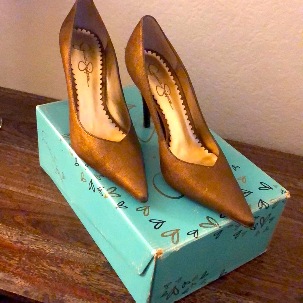 Jessica Simpson bronze metallic pointed toe heels. Never Worn original box.